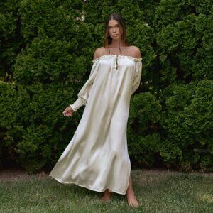 WEWOREWHAT OFF SHOULDER SILKY MAXI DRESS